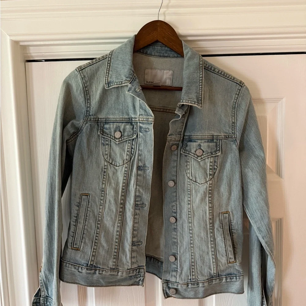 Old Navy Light Blue Denim Jacket for Women - Picture 2 of 7